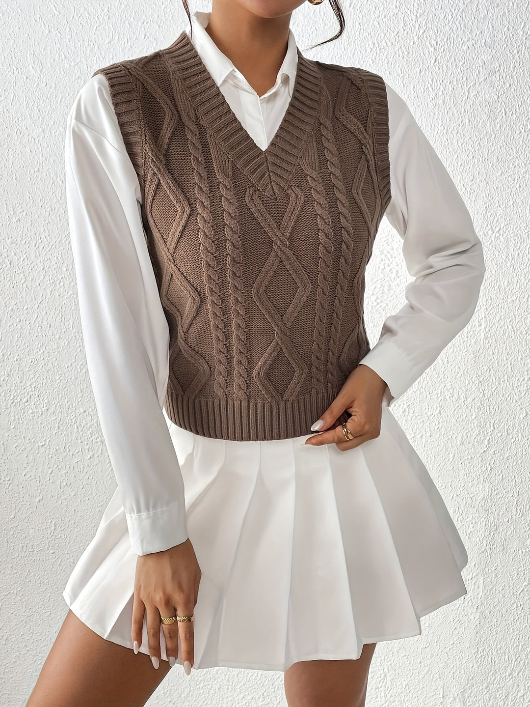 Ambria | Slim Fit Cable Knit V-Neck Sweater Vest - Lightweight Sleeveless Top in Casual Retro Style