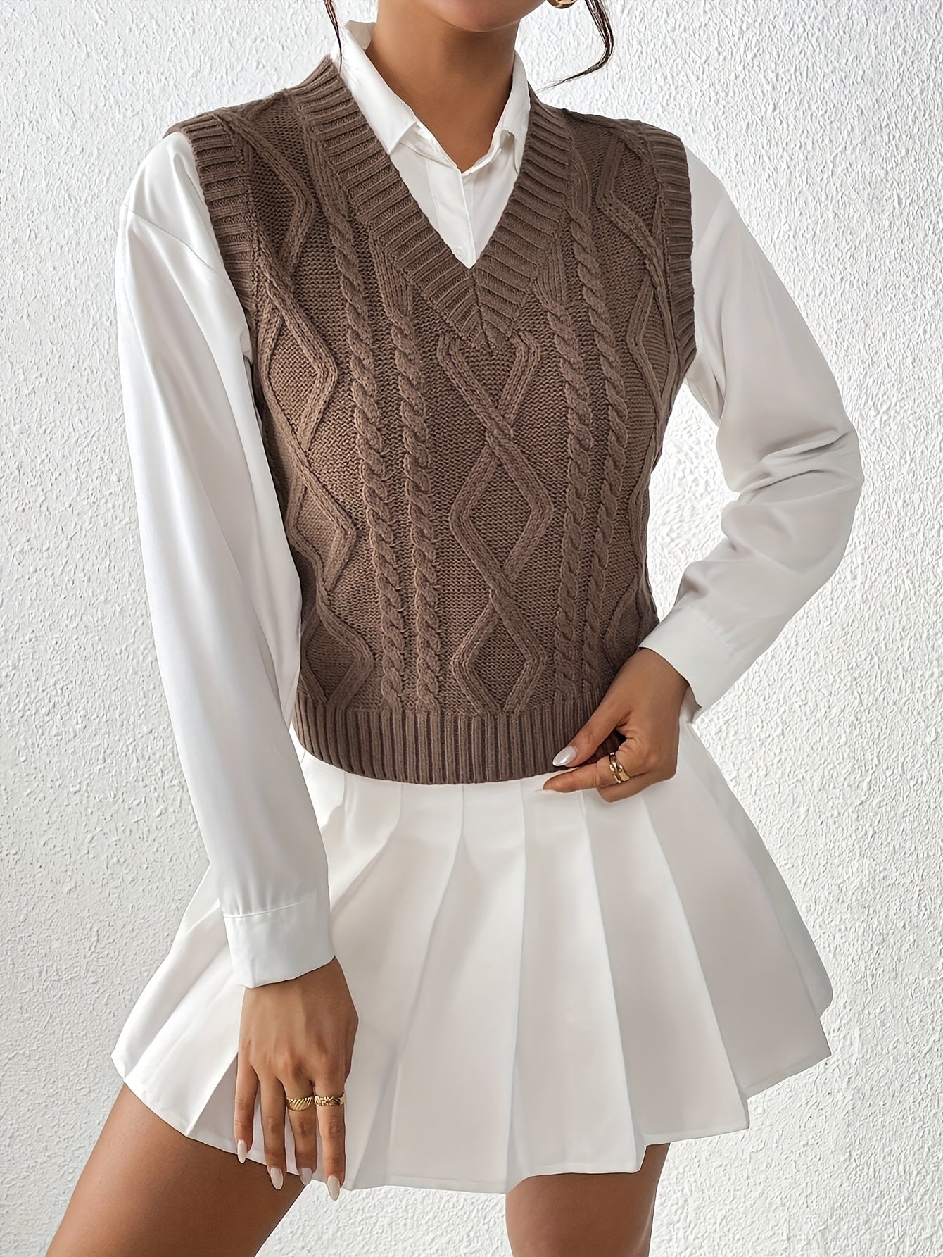 Ambria | Slim Fit Cable Knit V-Neck Sweater Vest - Lightweight Sleeveless Top in Casual Retro Style